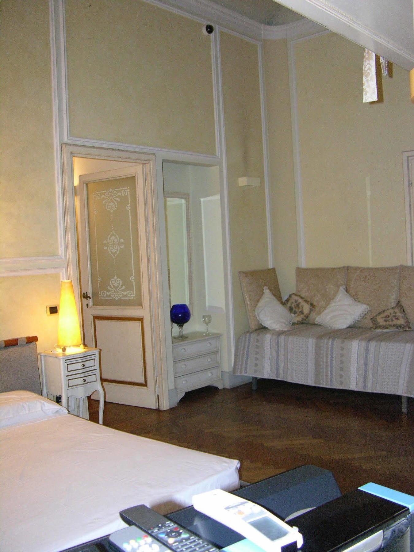 Booking Firenze Appartamenti ภายนอก รูปภาพ